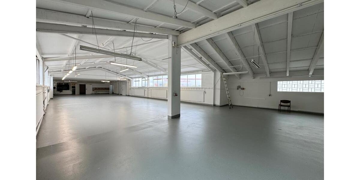 Von innen und von außen frisch renovierter Gewerbestandort – Ideale Anbindung zimmer