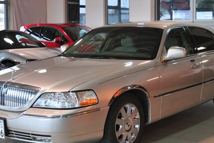 Lincoln Town Car 76.610 km 14.990 &euro; Lemgo 32657
