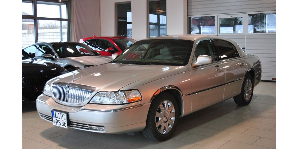 Lincoln Town Car 76.610 km 14.990 &euro; Lemgo 32657