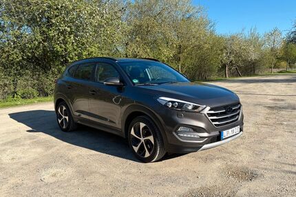 Hyundai TUCSON 103.000 km 14.990 &euro; Lemgo 32657