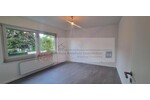 Modernisiert, zentral, ruhig, kl. Garage, 3- bis 4-Zimmer mit Balkon, Obergeschoss in einem Zweifamilienhaus