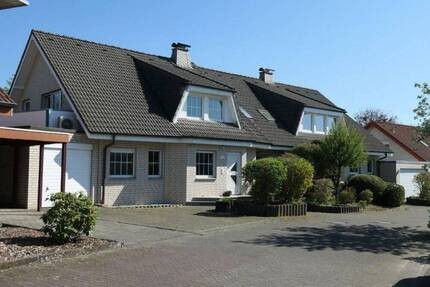 DHH - Ein Zweifamilienhaus, Vollkeller m. großer Garten-und Garagenfläche 6 zimmer