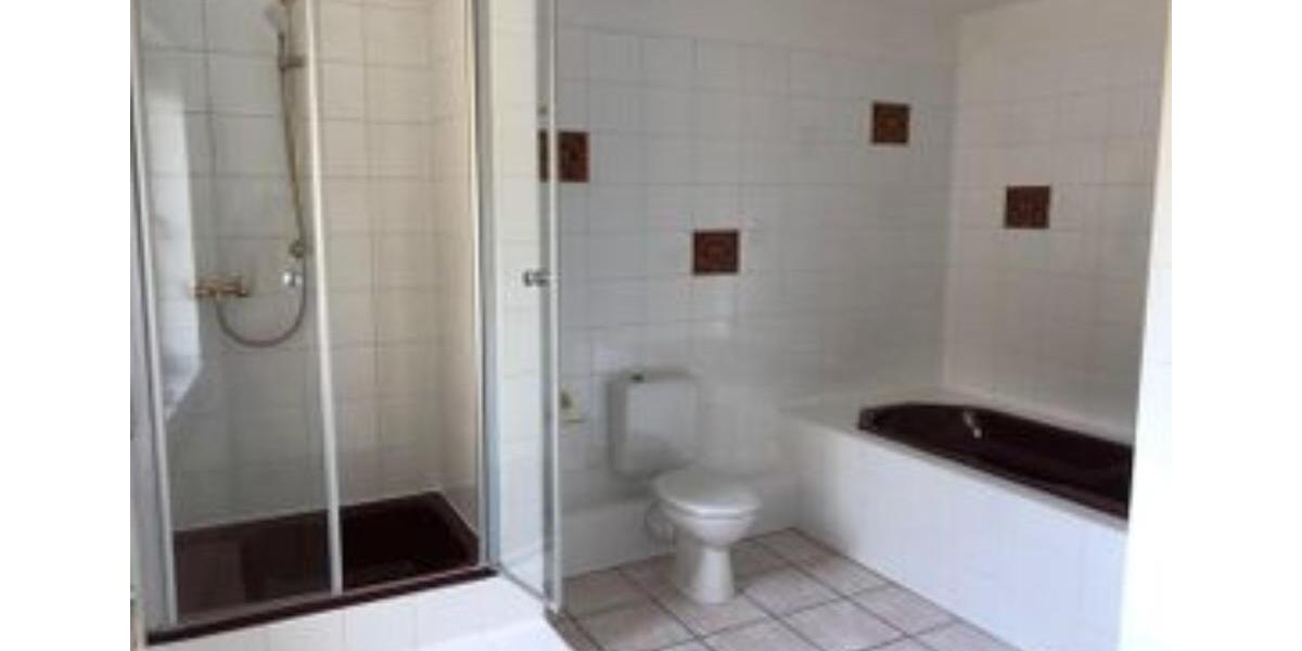 2 ZKBB mit Gäste-WC, Keller und 2 Garagen 2 zimmer