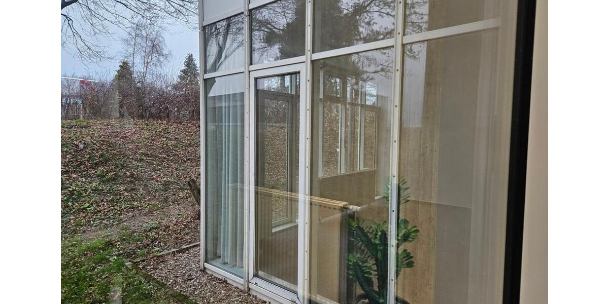 GILDE-Zentrum Detmold: 39 m² im Erdgeschoss mit Über-Eck-Fenster und Blick ins Grüne zimmer