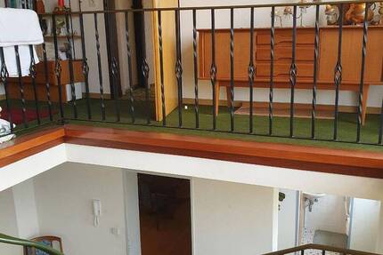 Frühjahrsangebot. Einfamilien-Wohnhaus mit Einliegerwohnung u. Garagengebäude mit Carport von Detmold 1 zimmer