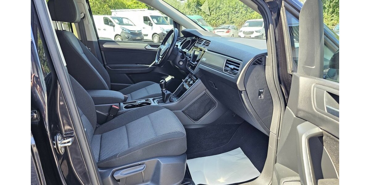 VW Touran 1.4 TSI Allstar 7-Sitzer NAVI RFK LED ACC 98.941 km 19.750 &euro; Löhne 32584
