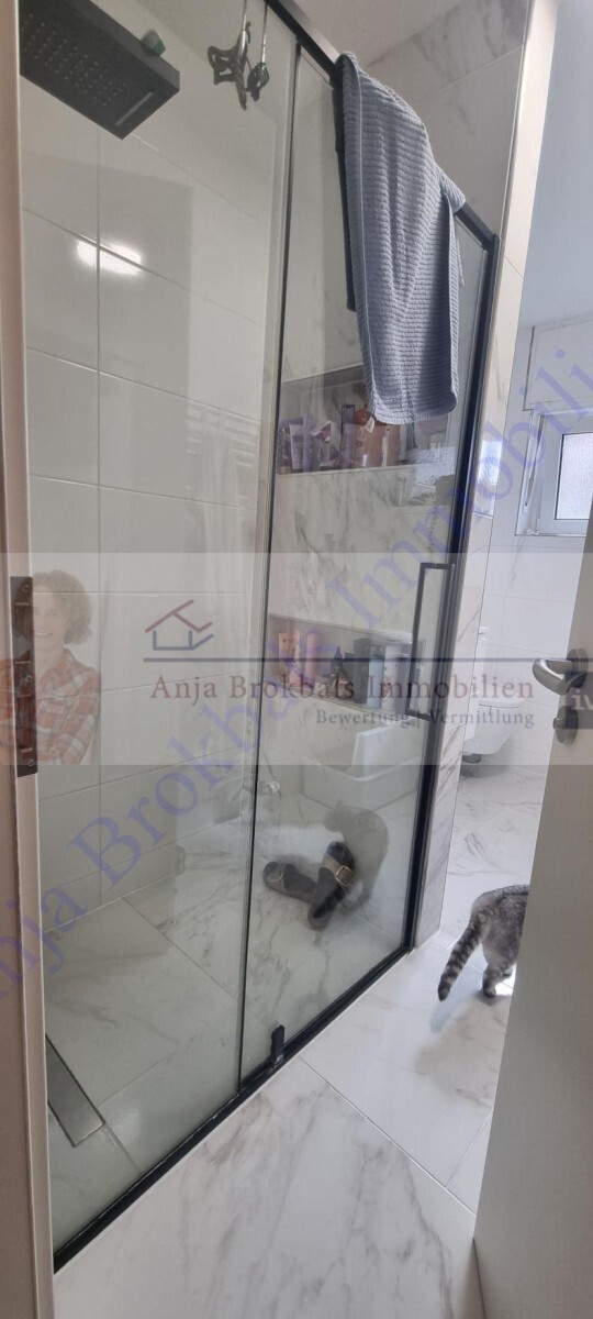 Zweifamilienhaus mit ausgebautem DG und 3 mit Garagen in Harsewinkel, provisionsfrei für Käufer 11 zimmer