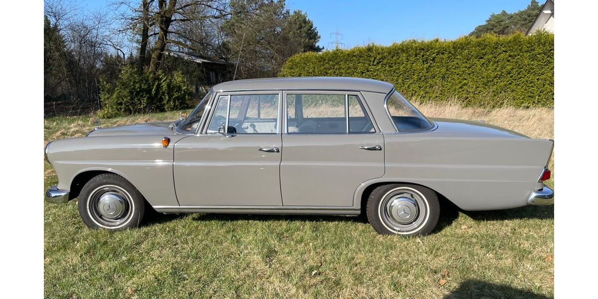 Mercedes-Benz 190 55.800 km 27.200 &euro; Schlos-Holte Stukenbrock 33758