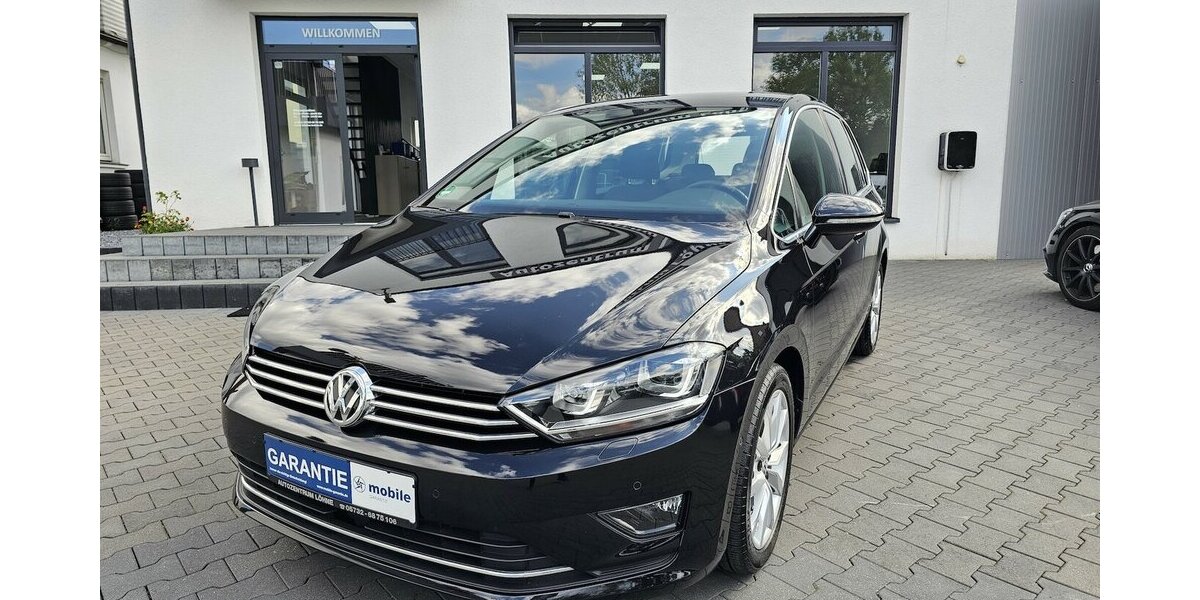 VW Golf Sportsvan 1.4 TSI Highline LEDER NAVI AHK 105.050 km 13.990 &euro; Löhne 32584