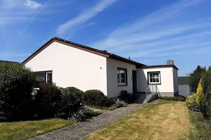 Ärmel hochkrempeln und loslegen! Sanierungsbedürftiger Bungalow in ruh. Lage Jöllenbeck auf Erbpachtgrundstück mit günstigem Erbbauzins zu verkaufen! 5 zimmer