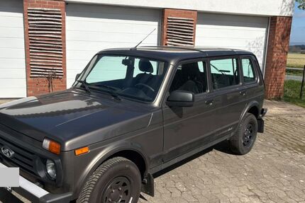 Lada Niva 74.000 km 11.500 &euro; Melle 49326