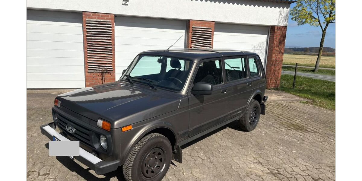 Lada Niva 74.000 km 11.500 &euro; Melle 49326