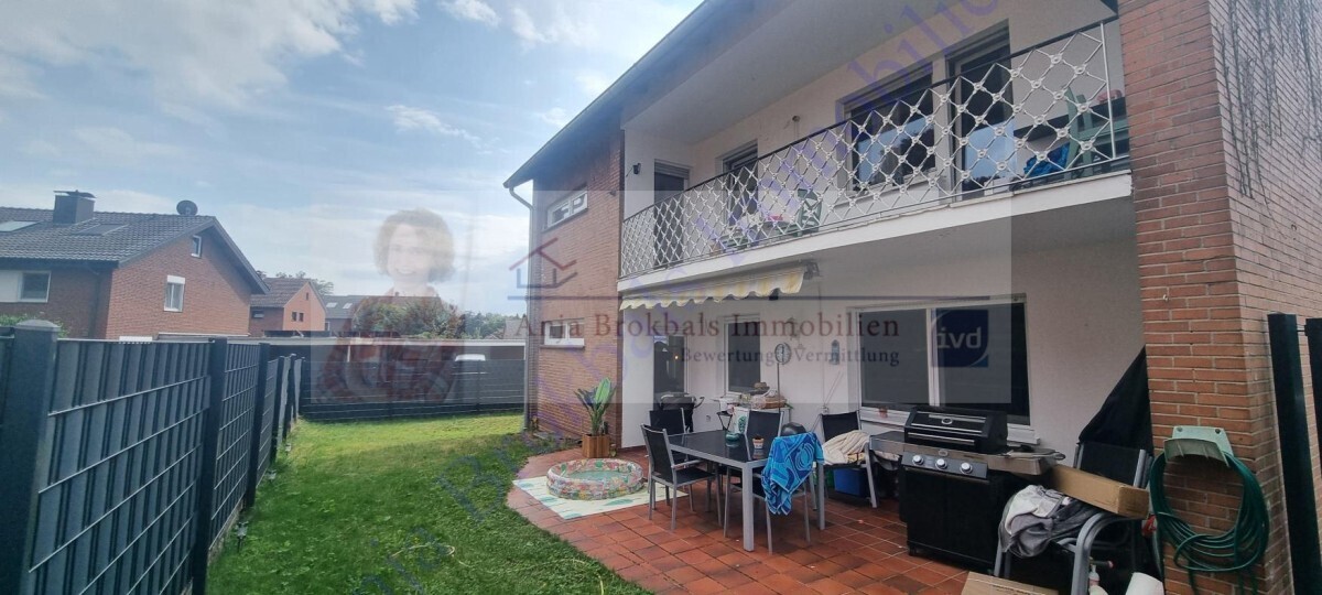 Zweifamilienhaus mit ausgebautem DG und 3 mit Garagen in Harsewinkel, provisionsfrei für Käufer 11 zimmer