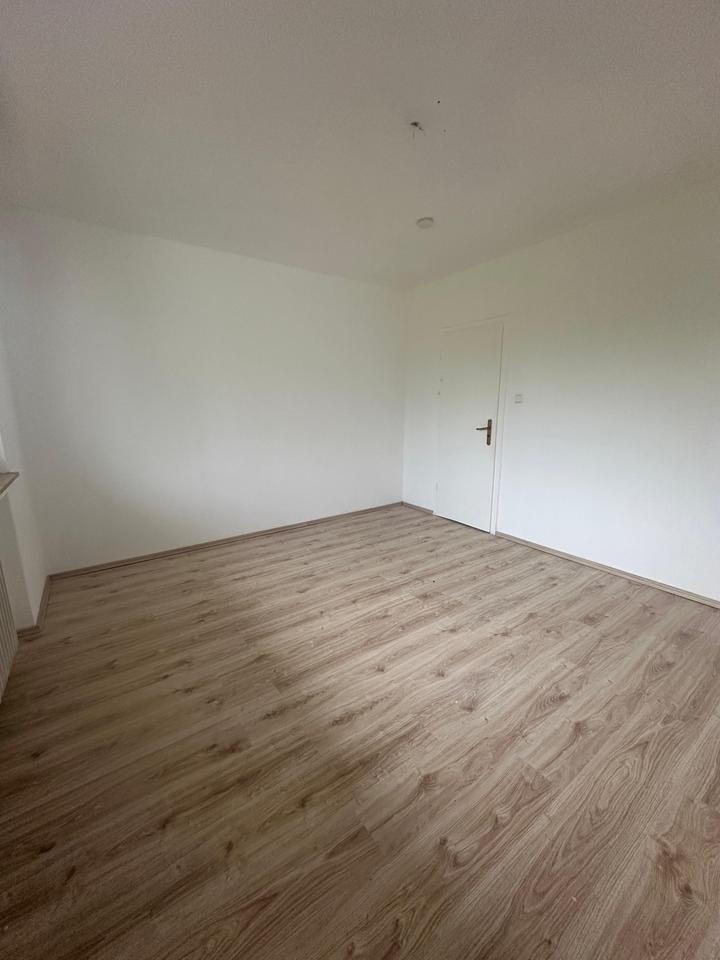 Helle und sanierte 3 Zimmer-Wohnung mit Balkon – Sofort verfügbar