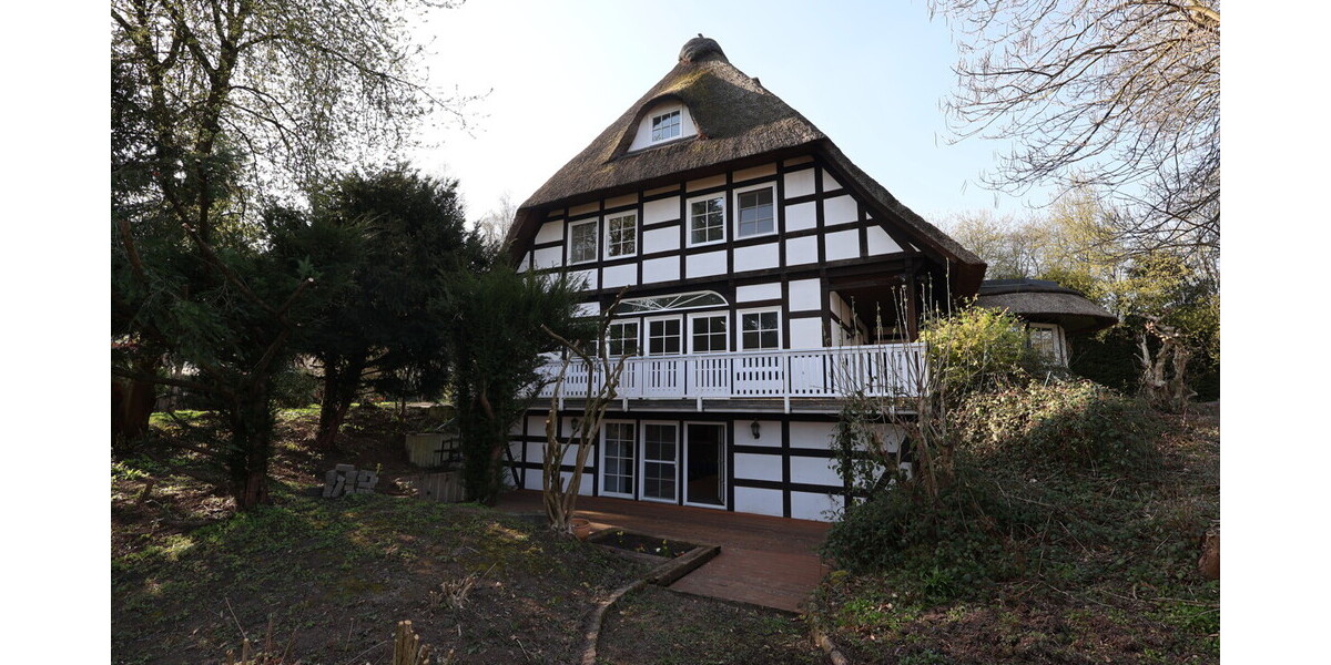 Exklusive Villa mit Wellnessbereich, Pool & großem Grundstück - Villa Hüllhorst | Angebot:26002980