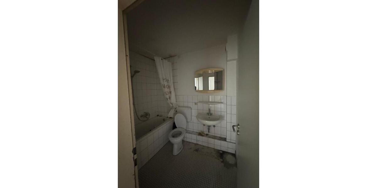 Dachgeschoßwohnung Lage - 3 Zimmer, 80 m&sup2;, 450&euro; | Angebot:25723915