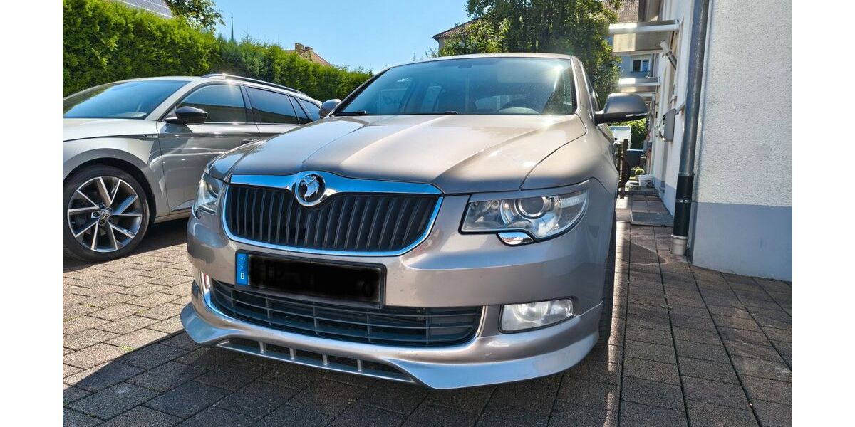 Skoda Superb 285.500 km 6.500 &euro; Detmold 32756
