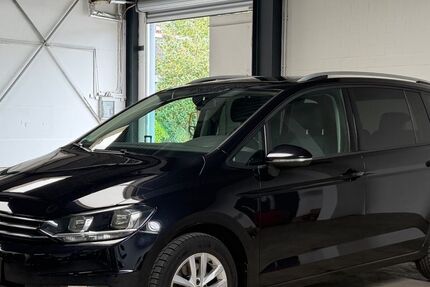 VW Touran 126.500 km 15.990 &euro; Bielefeld 33649