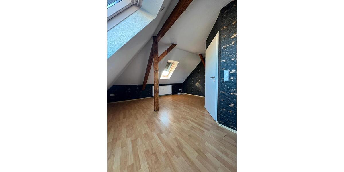 Etagenwohnung Halle - 4 Zimmer, 160 m&sup2;, 1.200&euro; | Angebot:25407439