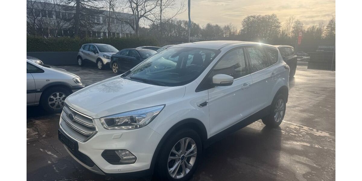 Ford Kuga 215.000 km 10.900 € Detmold 32758