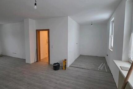 7 Zimmer Wohnung kernsaniert mit Garten im Geschäfthaus 7 zimmer