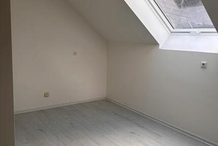 MAX. 2 PERSONEN, MAISONETTE-WOHNUNG BI-WESTEN ZU VERMIETEN 5 zimmer
