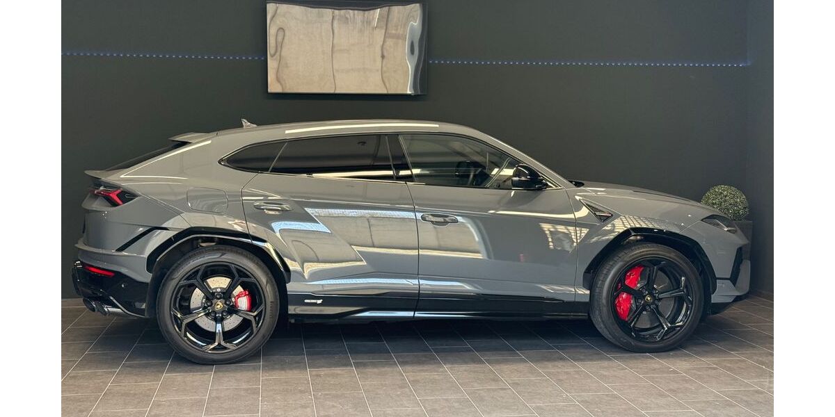 Lamborghini Urus 19.000 km 265.500 &euro; Bielefeld 33647