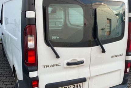 Renault Trafic 185.400 km 9.299 € Paderborn 33104