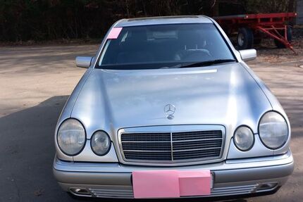 Mercedes-Benz 240 74.000 km 6.850 &euro; kirchlengern 32278