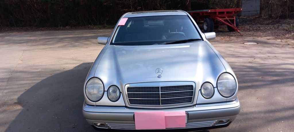 Mercedes-Benz 240 74.000 km 6.850 &euro; kirchlengern 32278