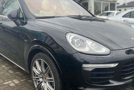 Porsche Cayenne 296.000 km 31.999 &euro; Bielefeld 33659