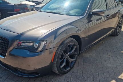 Chrysler 300C 127.000 km 12.971 &euro; Bad Salzuflen 32107