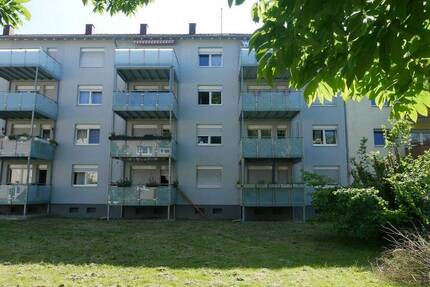Hell und ruhig im Hochparterre mit großem Westbalkon!