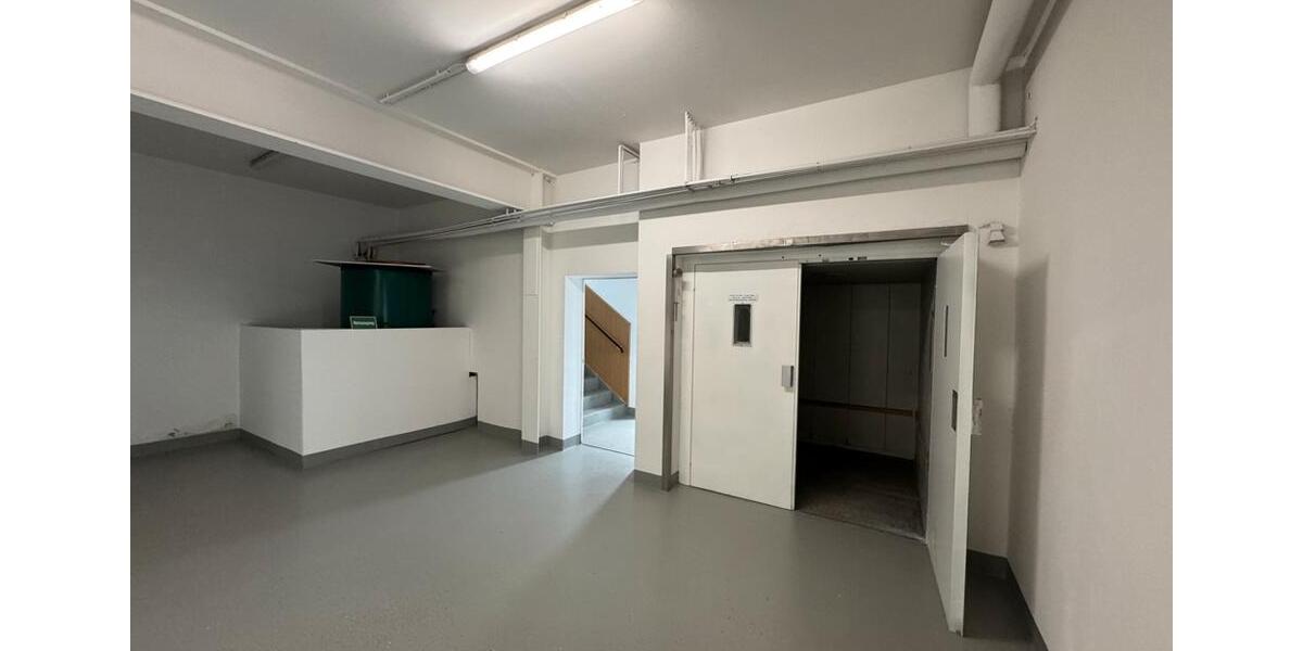 Von innen und von außen frisch renovierter Gewerbestandort – Ideale Anbindung zimmer