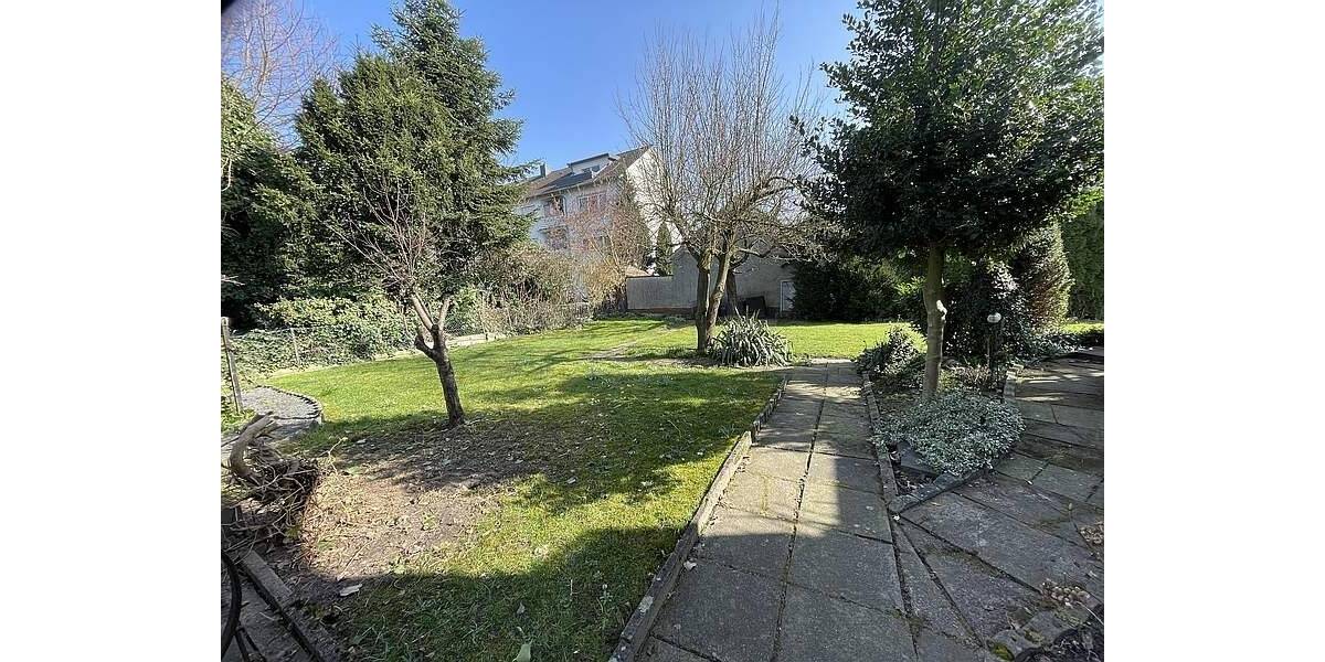 Zweifamilienhaus in begehrter Lage 8 zimmer