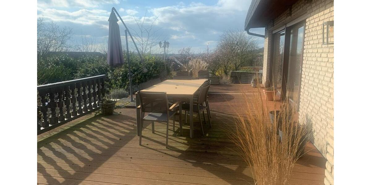 Erdgeschoßwohnung Halle - 3.5 Zimmer, 176 m&sup2;, 1.496&euro; | Angebot:25759255