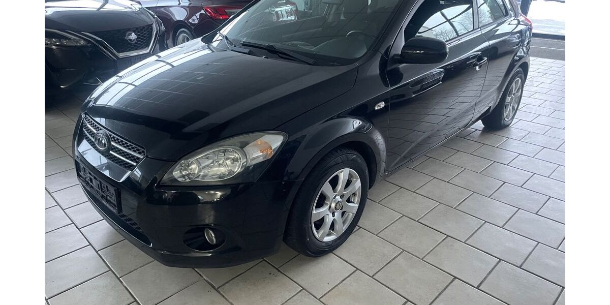 Kia ceed / Ceed 199.000 km 2.850 &euro; Detmold 32756