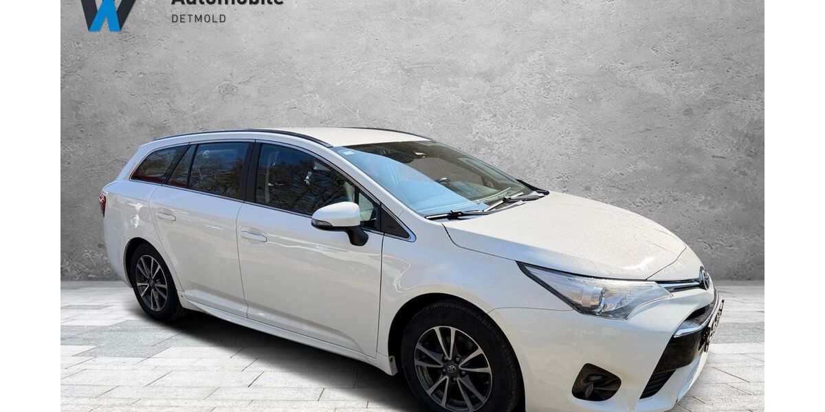 Toyota Avensis 179.000 km 10.999 &euro; Detmold 32758