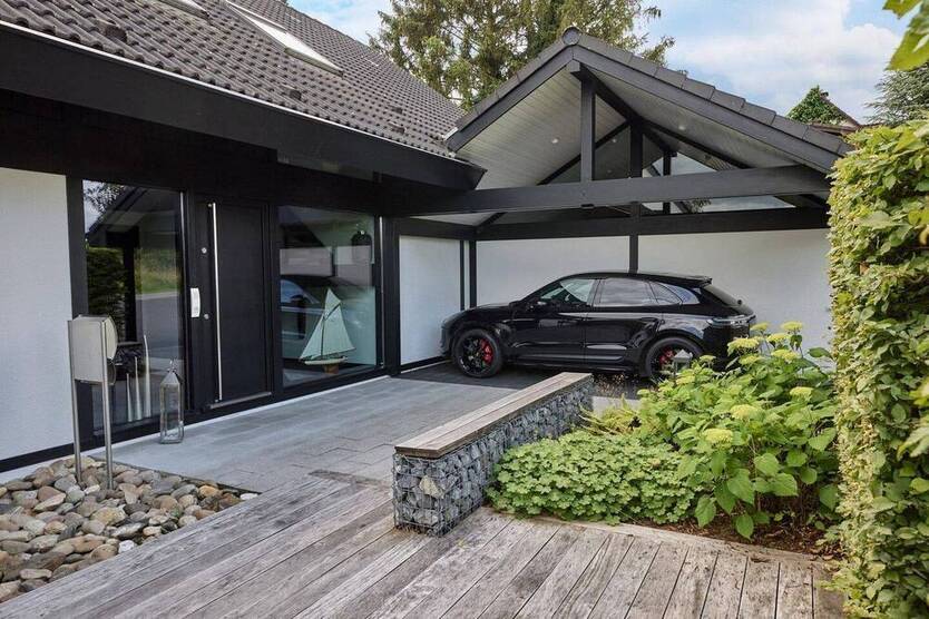 Luxuriöses modernes Fachwerkhaus auf Grundstück mit Parkcharakter