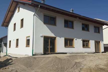 Haus zum Mieten in Trostberg-Heiligkreuz 1.595 € 140 m²