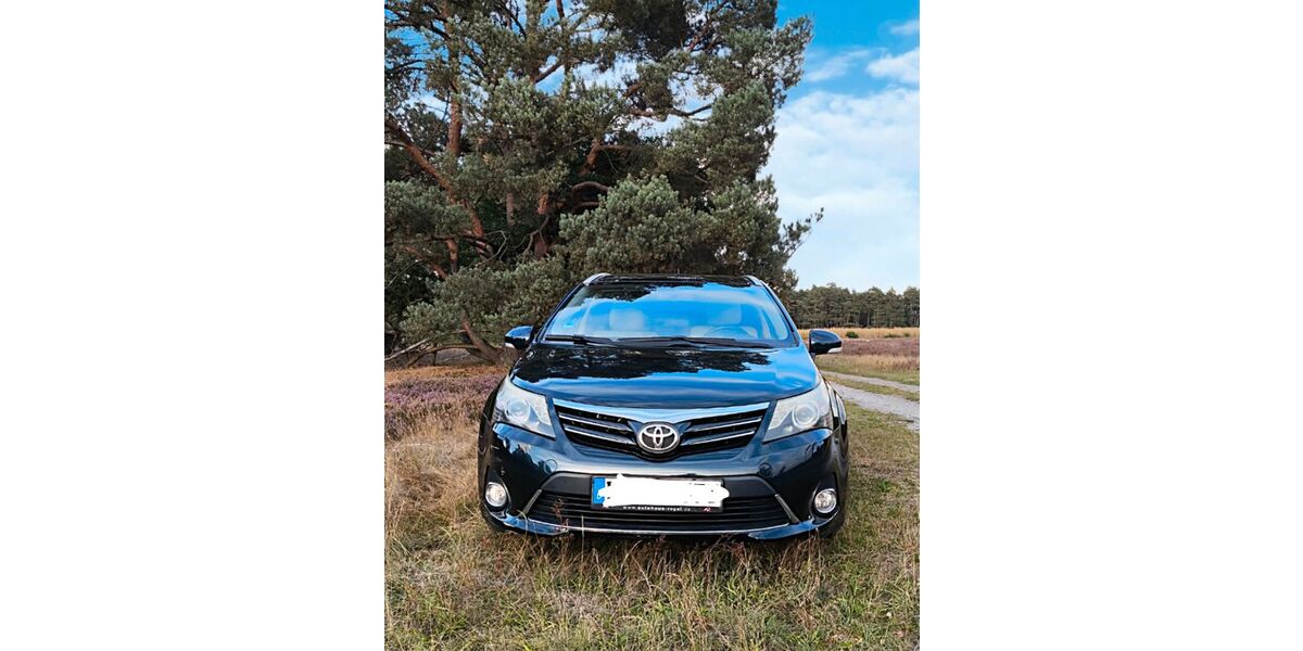 Toyota Avensis 199.600 km 8.999 &euro; Hövelhof 33161