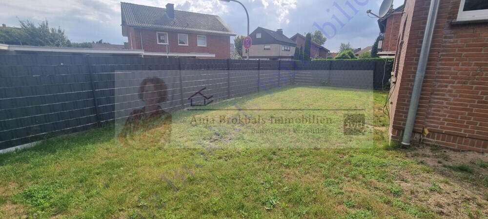 Zweifamilienhaus mit ausgebautem DG und 3 mit Garagen in Harsewinkel, provisionsfrei für Käufer