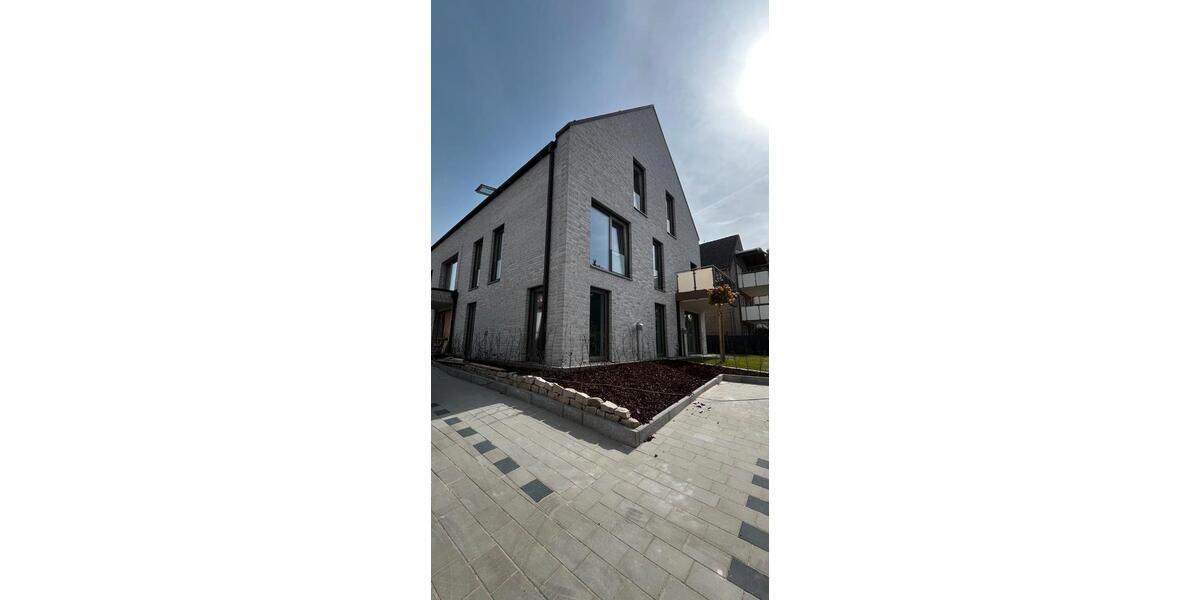 Erdgeschoßwohnung Halle - 3 Zimmer, 81 m&sup2;, 1.250&euro; | Angebot:26459555