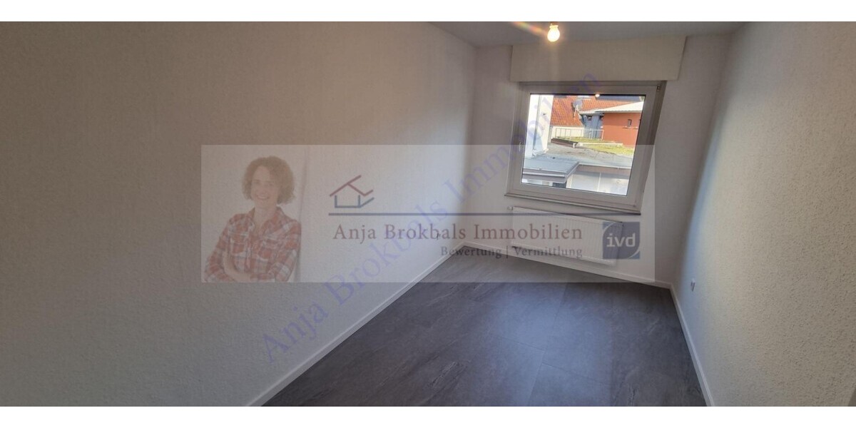 Modernisiert, zentral, ruhig, kl. Garage, 4 ZKB Balkon, Obergeschoss in einem Zweifamilienhaus 4 zimmer