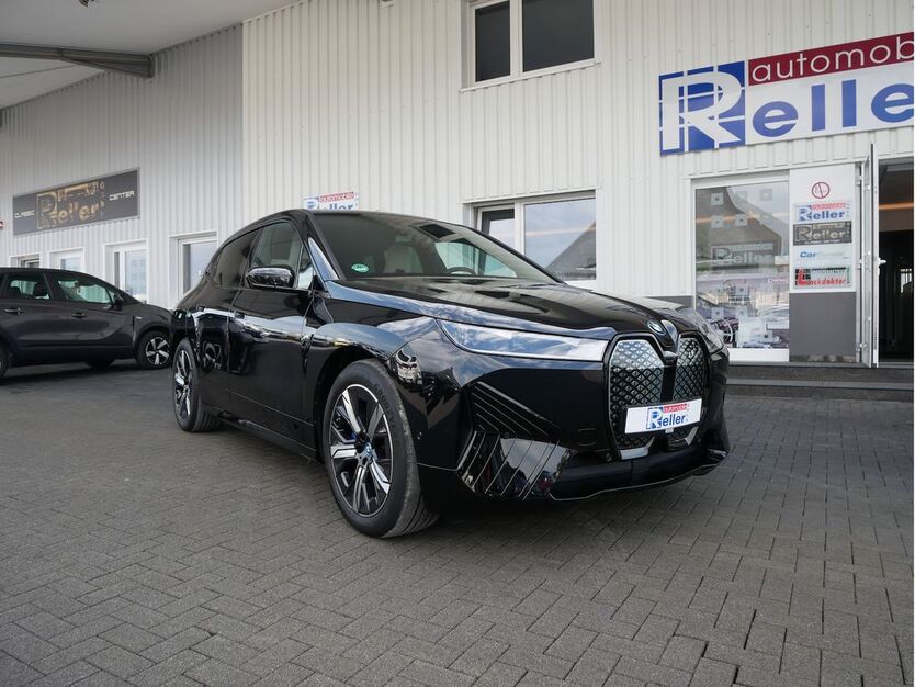 BMW iX 7.011 km 87.900 € Paderborn 33106