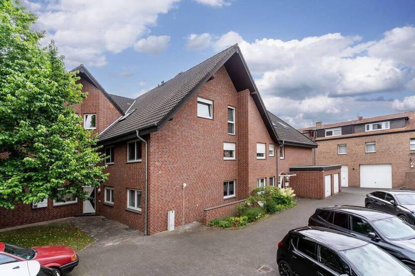 TOP Eigentumswohnung im 4-Familienhaus | ca. 105 m² | 4 Zimmer|+ Dachboden ausbaubar | Loggia|Garage