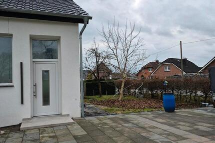 Keine TierhaltungFrisch saniert und renovierte 3 ZKB DHH 3 zimmer