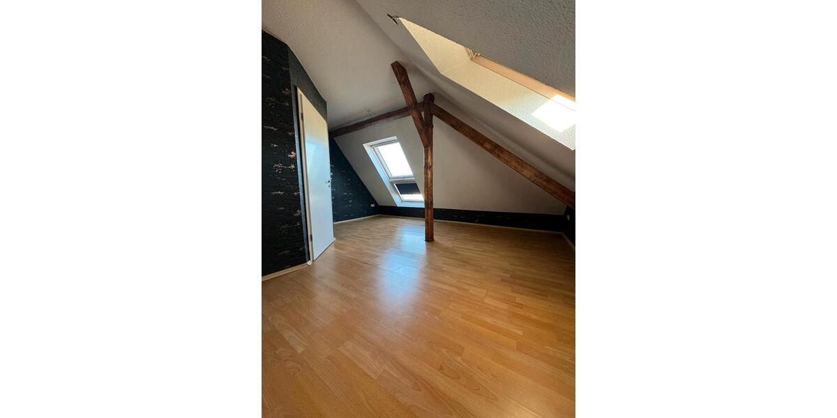 Etagenwohnung Halle - 4 Zimmer, 160 m&sup2;, 1.200&euro; | Angebot:25407439
