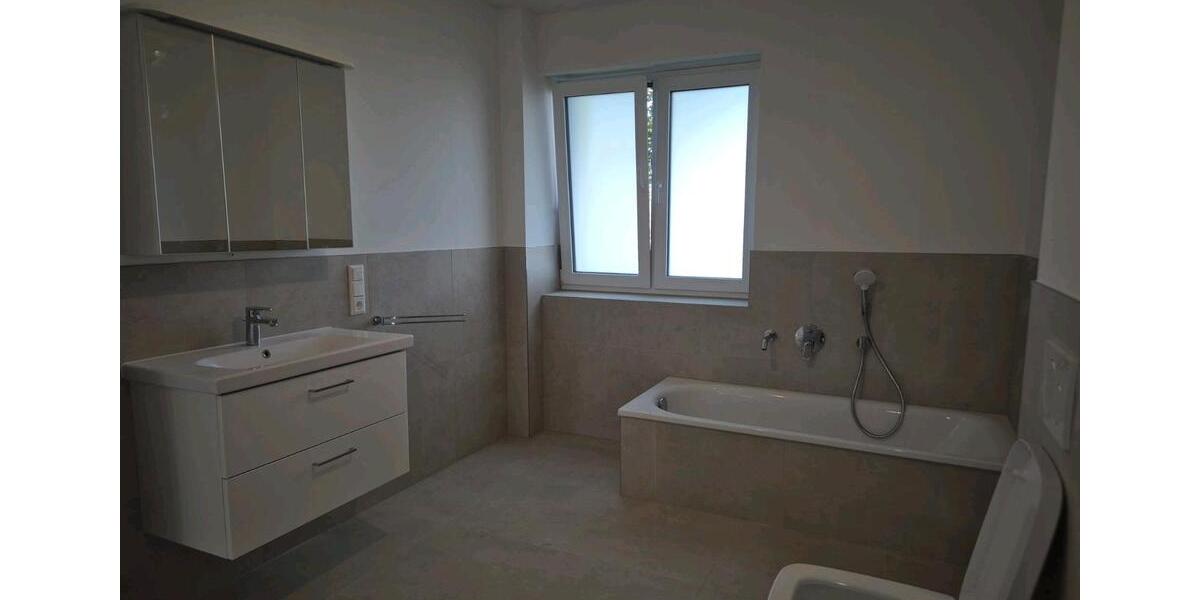 Etagenwohnung Halle - 4 Zimmer, 133 m&sup2;, 1.500&euro; | Angebot:25551501