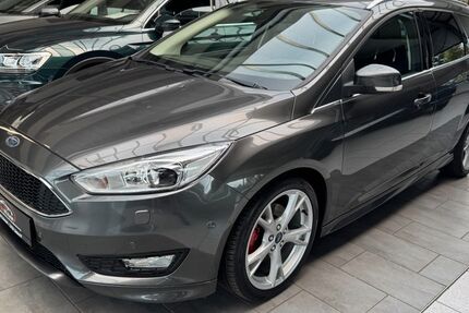 Ford Focus 153.000 km 7.450 &euro; Detmold 32758